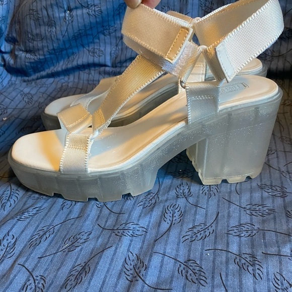 Forever 21 chunky clear Velcro sandals 8 - Picture 1 of 8